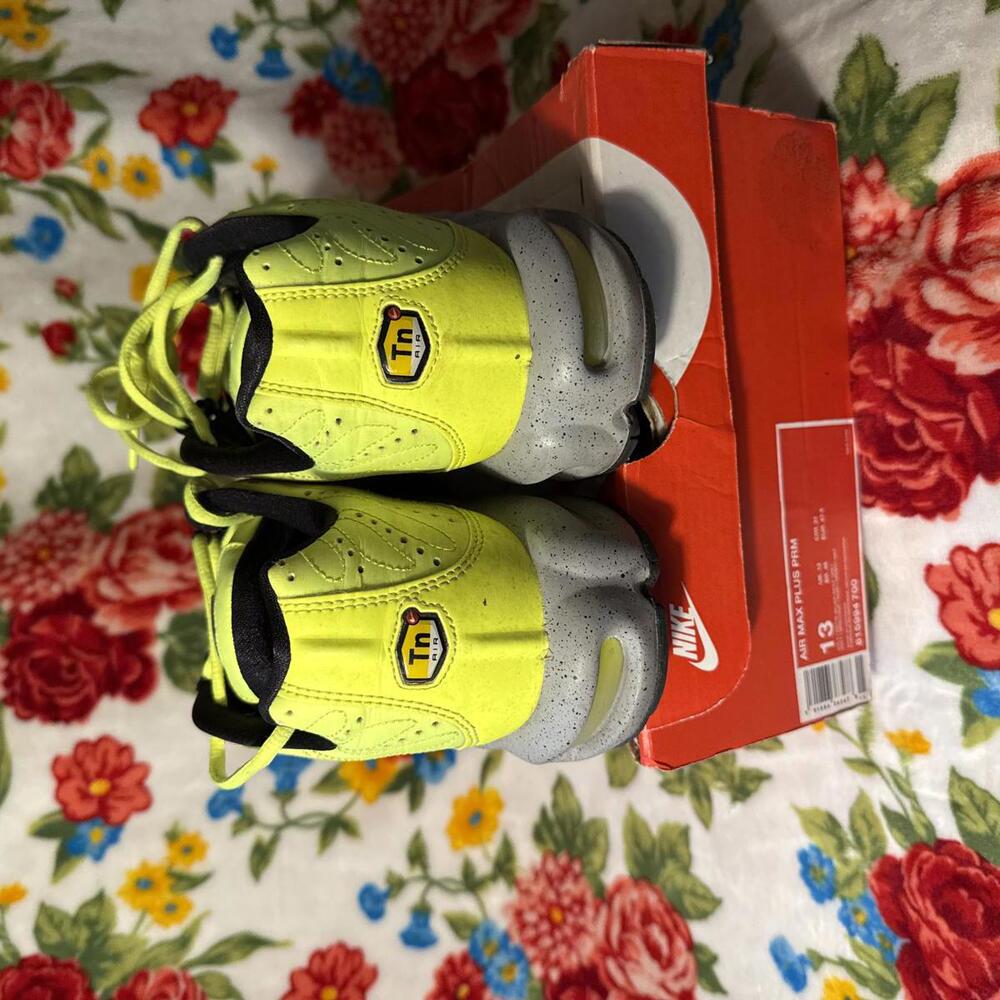 Nike Air Max Plus size 13 TN Neon Yellow Sneakers - Picture 3 of 7
